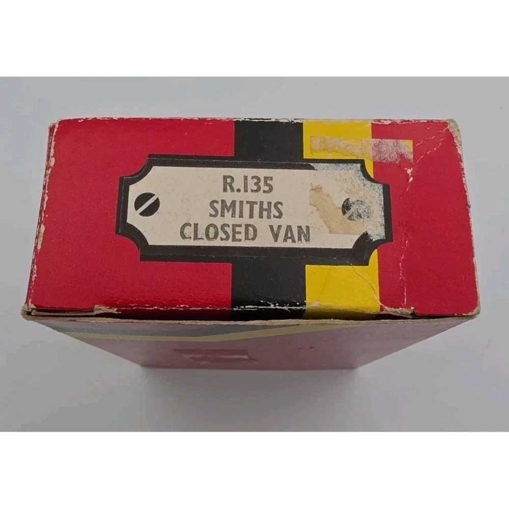 Hornby Railways R135 Smiths Crisps Snacks Nuts Closed Van Wagon OO Gauge NIB